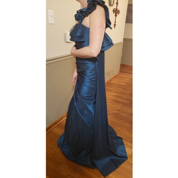 Prom dress - Picture 5 of 8